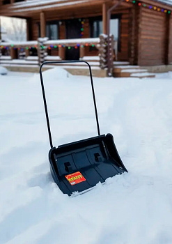 Лопата "Движок" на колесиках "Кайлас" с ал. планкой 860*500мм с мет ручкой в сборе  100319