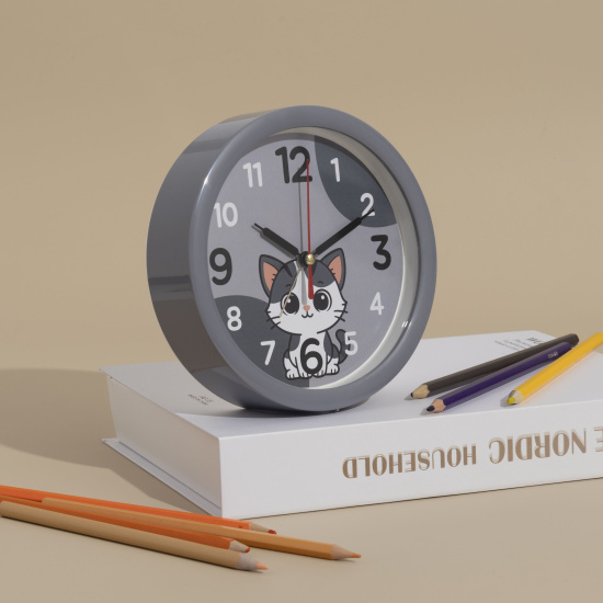 В4-057 Будильник кварц d=15см, корпус серый "Котенок"