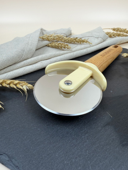 Нож для пиццы с дерев ручкой Kitchenware OLS-414-4