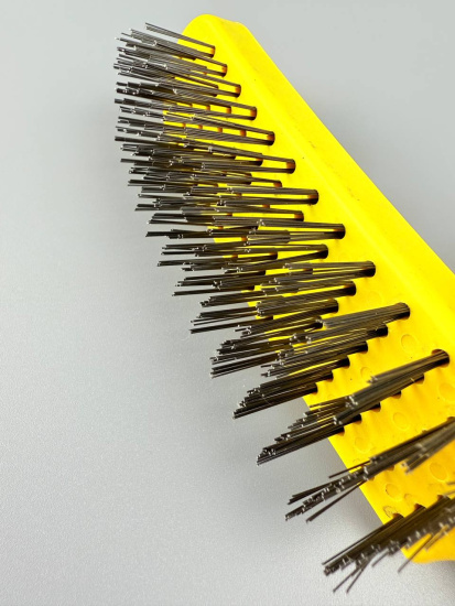 Щетка металлическая с пластиковой ручкой, 6-и рядная OLS-247-17