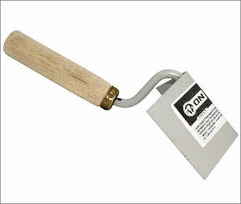 Кельма для внутренних углов 80*60*60мм, деревянная рукоятка, окрашенная сталь 02-15-003