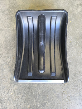 Снеговая лопата МЕТЕЛЬ-АВТО пластмассовая с оц.планкой 365х280мм, ø-32 13348