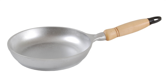 Сковорода 220/45 с деревянной ручкой (Кукмор) с229