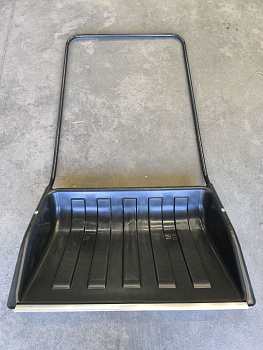 Скрепер пластмассовый ПИЛАТУС с ал.планкой и ручкой 700х465мм 100318