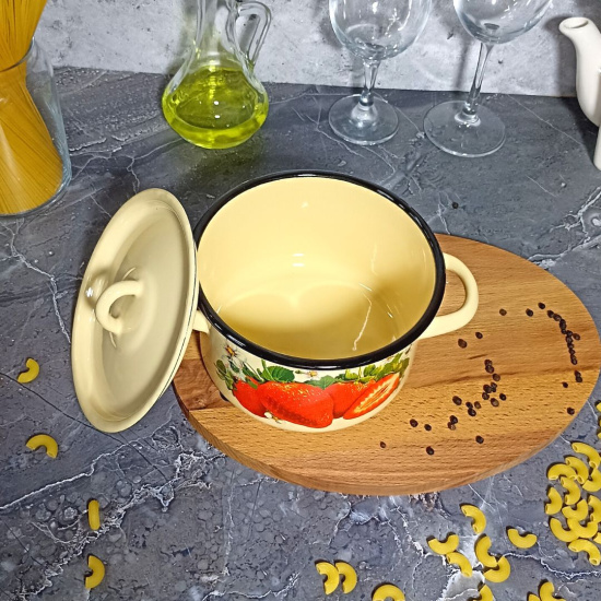 Кастрюля 1,5 л крем. Клубника садовая 1с15с/1
