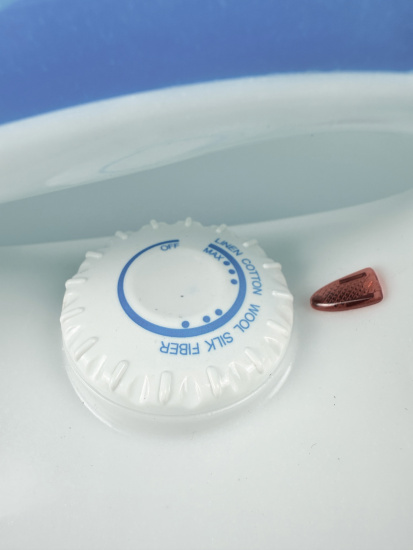 Утюг электрический  2200Вт, пластиковый корпус, материал подошвы - сталь SC-9801 OLS-HC-26