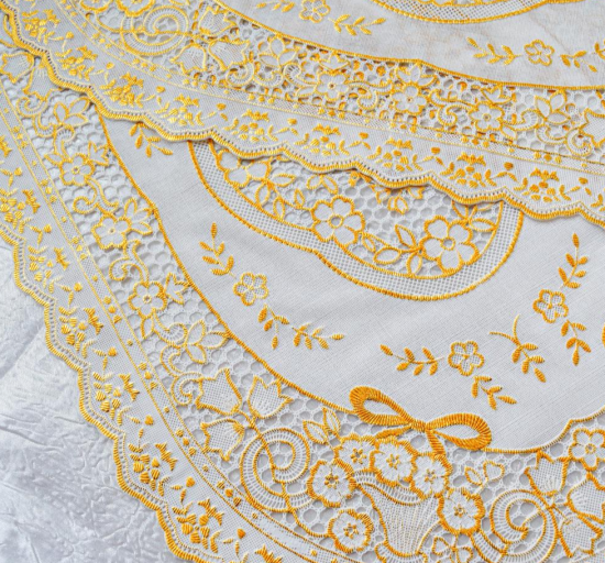 Салфетка ажурная Grace 30*45 овал 50шт в рулоне золото