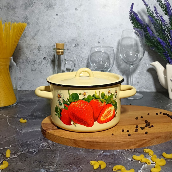 Кастрюля 1,5 л крем. Клубника садовая 1с15с/1